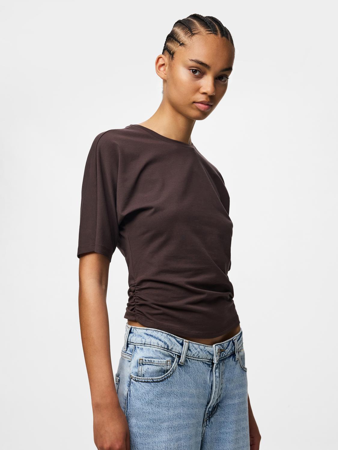 model_shot-front